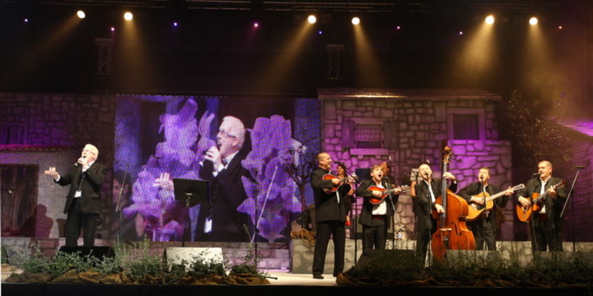 Zadar, 121110.
Dvorana Kresimira Cosica.Festival zabavne glazbe Zadar2010.Prva vecer.
Na fotografiji : nastup Mario Lipovsek Batifiaca.
Foto : Vladimir Ivanov / Cropix