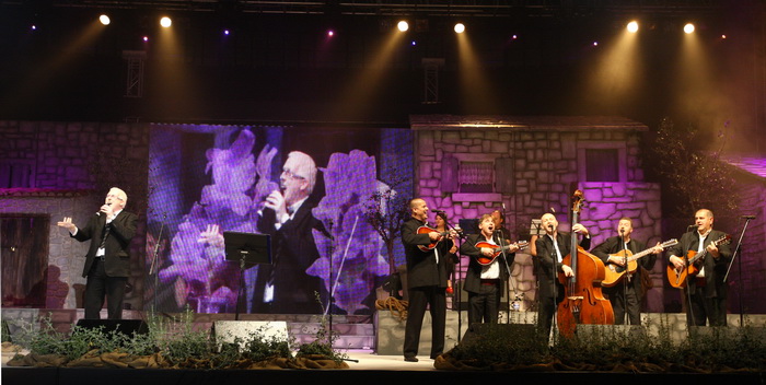 Zadar, 121110.
Dvorana Kresimira Cosica.Festival zabavne glazbe Zadar2010.Prva vecer.
Na fotografiji : nastup Mario Lipovsek Batifiaca.
Foto : Vladimir Ivanov / Cropix Zadar, 121110.
Dvorana Kresimira Cosica.Festival zabavne glazbe Zadar2010.Prva vecer.
Na fotografiji : nastup Mario Lipovsek Batifiaca.
Foto : Vladimir Ivanov / Cropix