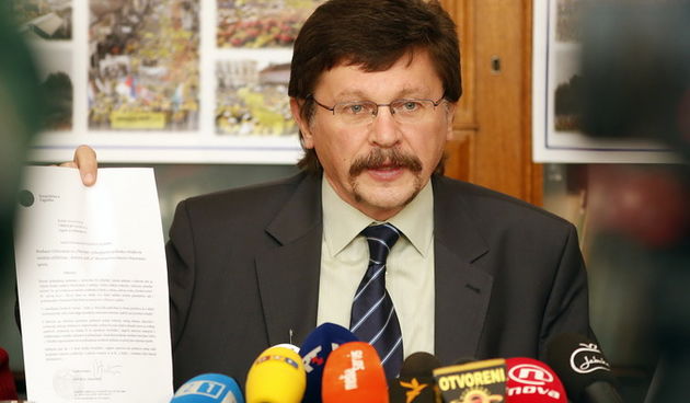 Zagreb, 291112.
Mazuranicev trg 11, zgrada Hrvatskog sumarskog drustva.
Povodom danasnjeg strajka prosvjetara, odrzana je press konferencija Matice hrvatskog sindikata u zgradi Hrvatskog sumarskog drustva.
Na fotografiji: Vilim Ribic, predsjednik Matice h