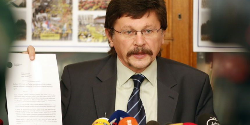 Zagreb, 291112.
Mazuranicev trg 11, zgrada Hrvatskog sumarskog drustva.
Povodom danasnjeg strajka prosvjetara, odrzana je press konferencija Matice hrvatskog sindikata u zgradi Hrvatskog sumarskog drustva.
Na fotografiji: Vilim Ribic, predsjednik Matice h Zagreb, 291112.
Mazuranicev trg 11, zgrada Hrvatskog sumarskog drustva.
Povodom danasnjeg strajka prosvjetara, odrzana je press konferencija Matice hrvatskog sindikata u zgradi Hrvatskog sumarskog drustva.
Na fotografiji: Vilim Ribic, predsjednik Matice h