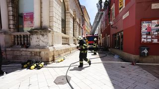 Veliki požar izbio u zgradi na Narodnom trgu Veliki požar izbio u zgradi na Narodnom trgu