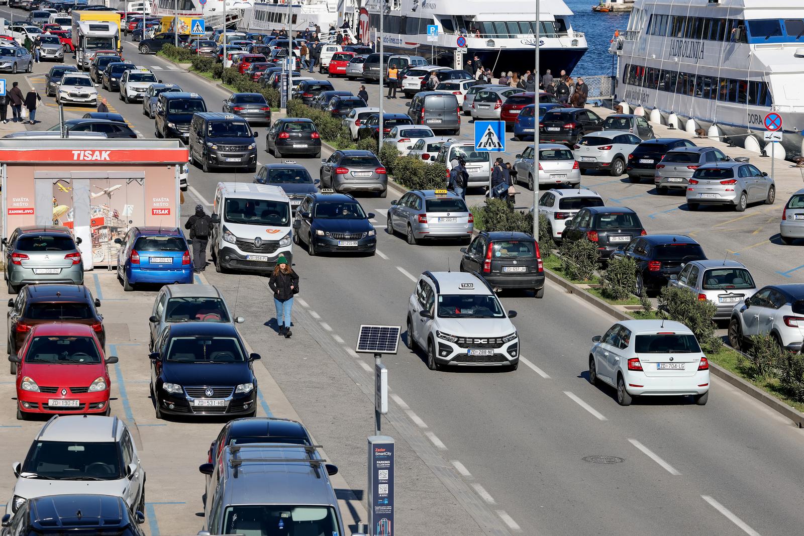 Taksisti prosvjeduju u Zadru
