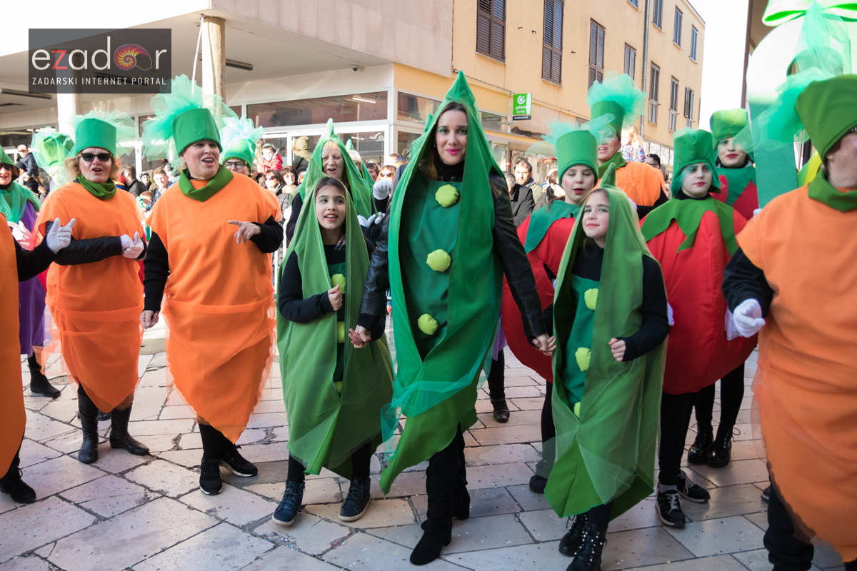 Zadarski karneval 2018: Povorka maškaranih skupina od Gradskih vrata preko Foruma do Narodnog trga Zadarski karneval 2018: Povorka maškaranih skupina od Gradskih vrata preko Foruma do Narodnog trga