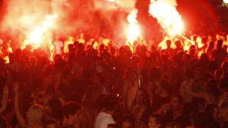 Split, 200810.
Koncert “Funk on the beach” u cast preminulog Dina Dvornika odrzan je na plazi Bacvice u organizaciji Deana Dvornika. Koncert je kasnio dva sata, dok je vise od 6 tisuca poklonika Dina Dvornika cekalo pocetak.
Foto: Duje Klaric / CROPIX Split, 200810.
Koncert “Funk on the beach” u cast preminulog Dina Dvornika odrzan je na plazi Bacvice u organizaciji Deana Dvornika. Koncert je kasnio dva sata, dok je vise od 6 tisuca poklonika Dina Dvornika cekalo pocetak.
Foto: Duje Klaric / CROPIX