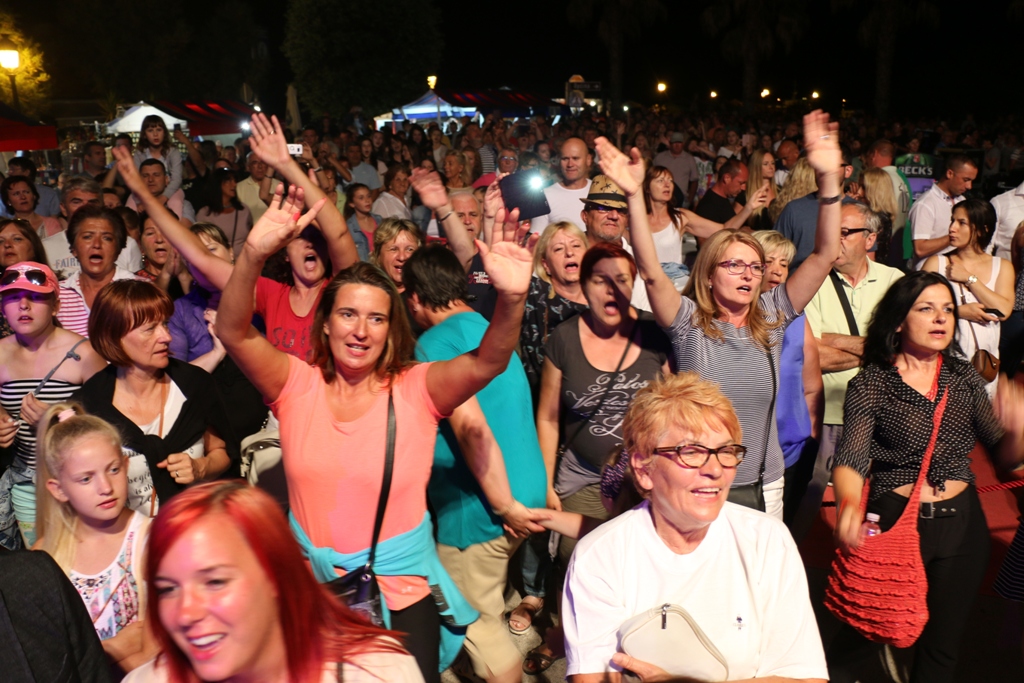 Virsko ljeto 2017: Gazde raspjevale i rasplesale Vir Virsko ljeto 2017: Gazde raspjevale i rasplesale Vir