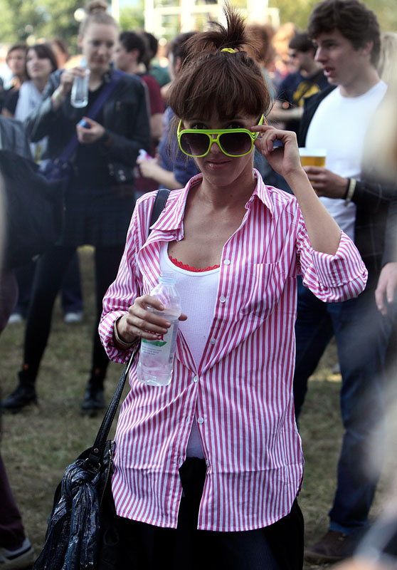 Zagreb, 240609.
Prva vecer T-mobile IN Music Festivala koji se odrzava na Jarunu na dvije pozornice. Kao zvijezde prve veceri najavljeni su Lilly Allen, Kraftwerk, Franz Ferdinand na T-mobile stageu i Rokia Traore na Nokia stageu.  
Na slici: Ivana Kindl.