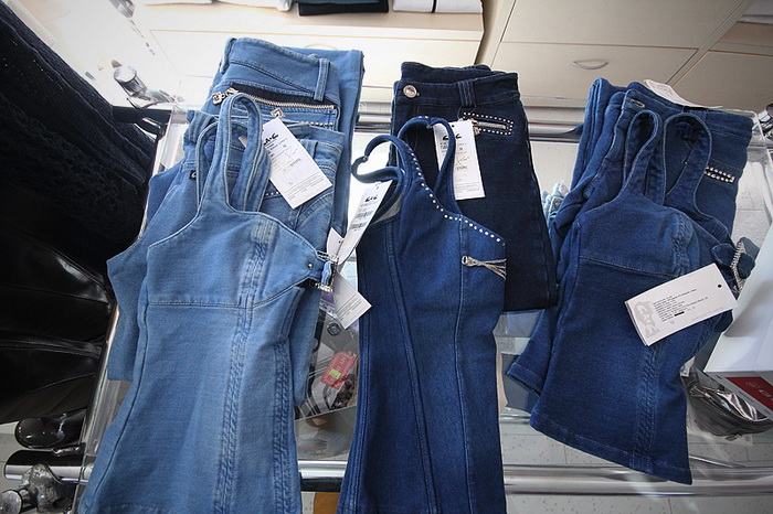 RR moda: Totalna rasprodaja Twins konfekcije, Foto: Saša Čuka RR moda: Totalna rasprodaja Twins konfekcije, Foto: Saša Čuka