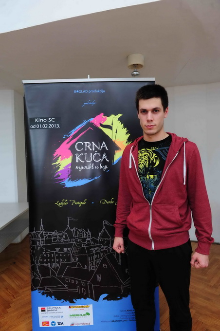 Rasplesani mladi ansambl “Crne kuće” Rasplesani mladi ansambl “Crne kuće”