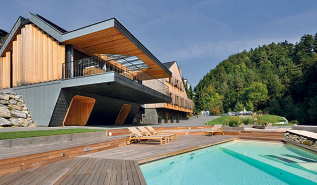 Dvije kuće pretvorene u modernu rezidenciju (Jutarnji.hr)