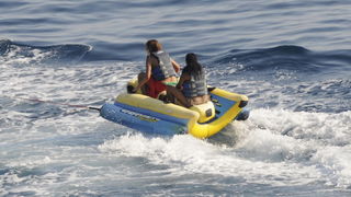 Dubrovnik, 180809.
Jedna od najpopularnijih svjetskih pjevacica Beyonce Knowles u pratnji supruga, americkog repera i producenta Jay-Z-a odmara se na luksuznoj jahti Va bene usidrenoj ispred dubrovackog hotela Argentina.
Na fotografiji: Beyonce s prijatel Dubrovnik, 180809.
Jedna od najpopularnijih svjetskih pjevacica Beyonce Knowles u pratnji supruga, americkog repera i producenta Jay-Z-a odmara se na luksuznoj jahti Va bene usidrenoj ispred dubrovackog hotela Argentina.
Na fotografiji: Beyonce s prijatel