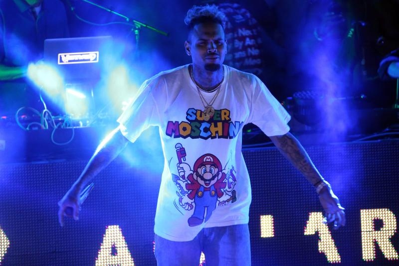 Koncert Chrisa Browna, koji je trebao biti održan na plaži Zrće, zbog jake bure je održan u prepunom klubu Aquarius.  Photo: Dalibor Urukalović/PIXSELL