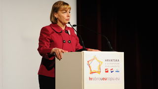 Zadar, 050413.
Veceras je u HNK Zadar odrzano predstavljanje liste koalicije SDP-HNS-HSU za Europski parlament. Na predstavljanju su govorili predsjednik SDP-a Zoran Milanovic, predsjednica HNS-a Vesna Pusic, predsjednik HSU-a Silvano Hrelja, te prvi na l Zadar, 050413.
Veceras je u HNK Zadar odrzano predstavljanje liste koalicije SDP-HNS-HSU za Europski parlament. Na predstavljanju su govorili predsjednik SDP-a Zoran Milanovic, predsjednica HNS-a Vesna Pusic, predsjednik HSU-a Silvano Hrelja, te prvi na l