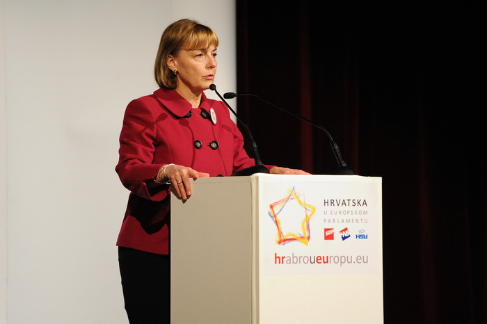 Zadar, 050413.
Veceras je u HNK Zadar odrzano predstavljanje liste koalicije SDP-HNS-HSU za Europski parlament. Na predstavljanju su govorili predsjednik SDP-a Zoran Milanovic, predsjednica HNS-a Vesna Pusic, predsjednik HSU-a Silvano Hrelja, te prvi na l Zadar, 050413.
Veceras je u HNK Zadar odrzano predstavljanje liste koalicije SDP-HNS-HSU za Europski parlament. Na predstavljanju su govorili predsjednik SDP-a Zoran Milanovic, predsjednica HNS-a Vesna Pusic, predsjednik HSU-a Silvano Hrelja, te prvi na l