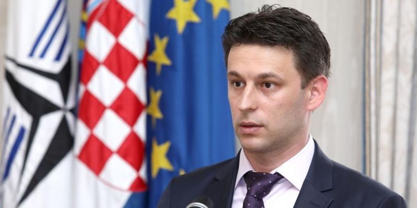 Božo Petrov Božo Petrov