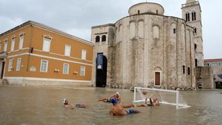 Vaterpolo utakmica na Forumu ispred crkve Sv. Donata, Foto: Filip Brala/PIXSELL