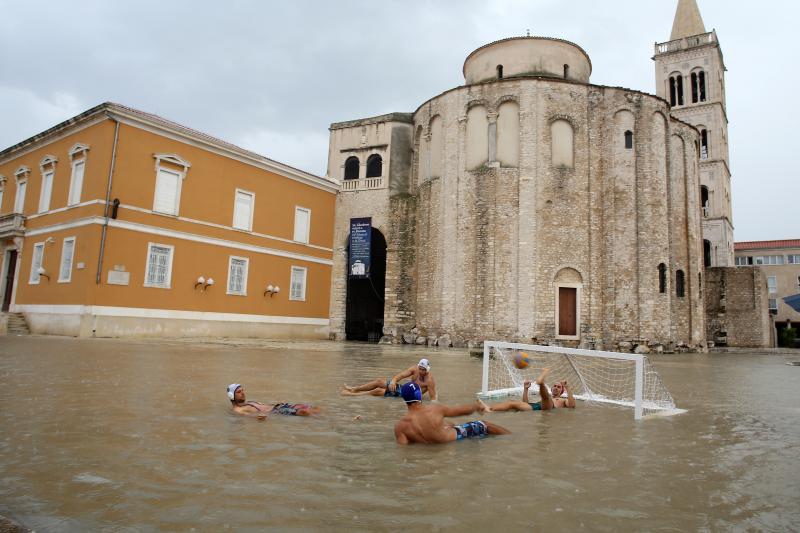 Vaterpolo utakmica na Forumu ispred crkve Sv. Donata, Foto: Filip Brala/PIXSELL