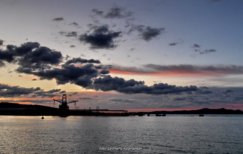 Svitanje i rano jutro u novoj luci Gaženica