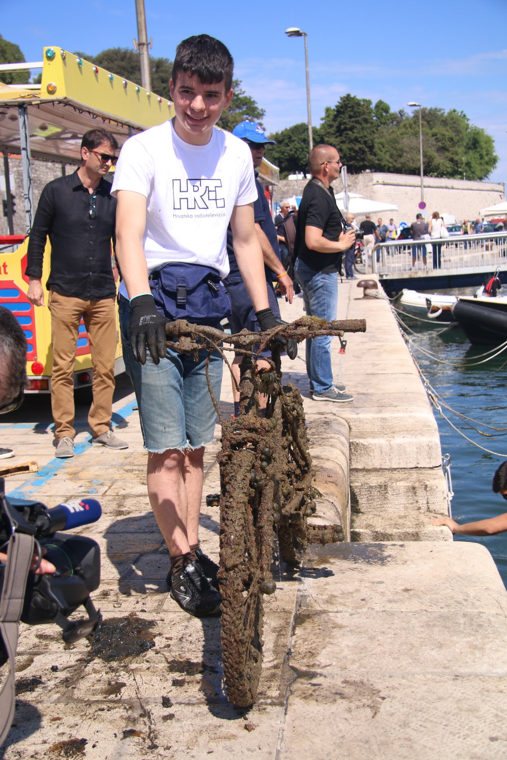Ekološka akcija “Daj ruku za Jazine” Ekološka akcija “Daj ruku za Jazine”