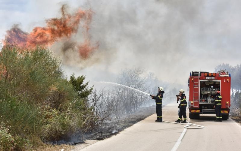 Zbog požara je zatvorena i autocesta