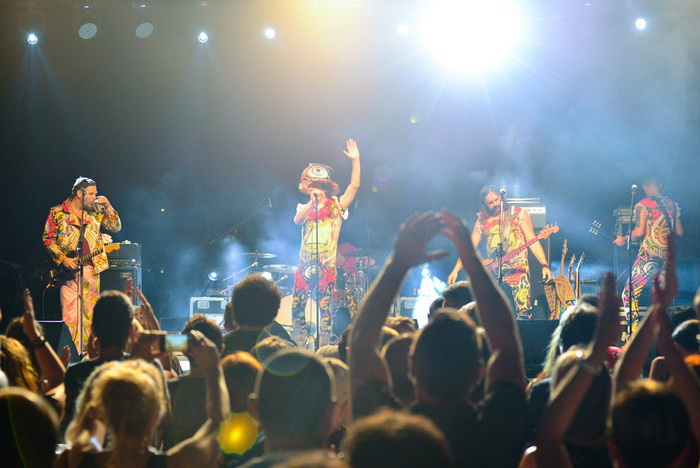 U povodu 4. rođendana Boutique hostela Forum, “najpristojniji mogući” riječki Let 3 održao je fenomenalan koncert na antičkom Forumu