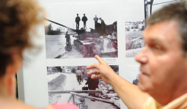 Zadar, 031011.
Gradska knjiznica Zadar  danas je otvorenjem izlozbe po nazivom  ” Da se ne zaboravi ” obiljezila 20 godina od razaranja Knezeve palace mjesta gdje se nekoc knjiznica nalazila.
Foto: Andrija Lucic / Cropix