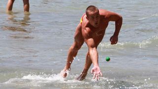 Opis 21.06.2014., Split – Ekolosko drustvo Picigin Bacvice kroz program Dani Bacvica 2014 obiljezava 90 godina igranja picigina te su organizirali jubilarno 10. Prvenstvo svijeta u piciginu. Pobjedu je u finalu osvojila momcad Zbirac. Photo: Ivana Ivano Opis 21.06.2014., Split – Ekolosko drustvo Picigin Bacvice kroz program Dani Bacvica 2014 obiljezava 90 godina igranja picigina te su organizirali jubilarno 10. Prvenstvo svijeta u piciginu. Pobjedu je u finalu osvojila momcad Zbirac. Photo: Ivana Ivano