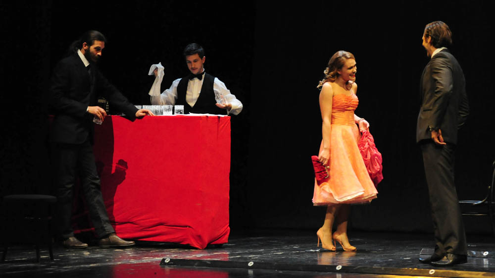 Zadar, 7.3.2012. snimio: Nenad Marčev
HNK Split
Arthur Miller: SMRT TRGOVAČKOG PUTNIKA, drama
redatelj: Dušan Jovanović
premijera: 27. ožujka 2011.
Uloge:
Willy Loman: Mustafa Nadarević,
Linda: Snježana Sinovčić Šiškov
Biff Loman: Mijo Juriši Zadar, 7.3.2012. snimio: Nenad Marčev
HNK Split
Arthur Miller: SMRT TRGOVAČKOG PUTNIKA, drama
redatelj: Dušan Jovanović
premijera: 27. ožujka 2011.
Uloge:
Willy Loman: Mustafa Nadarević,
Linda: Snježana Sinovčić Šiškov
Biff Loman: Mijo Juriši