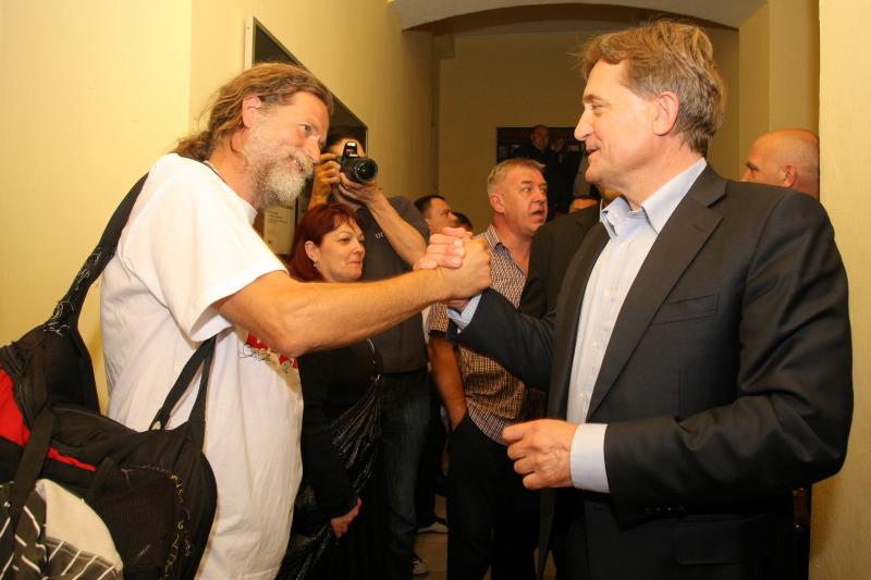 Nakon objave prvih izbornih rezultata nastalo je slavlje u stožeru HDZ-a i kolacijskih partnera. Slavila se pobjeda Božidara Kalmete, novog gradonačelnika Zadra, te pobjeda Stipe Zrilića, novog/satog župana Zadarske županije. Photo: Dino Stanin/PIXSELL Nakon objave prvih izbornih rezultata nastalo je slavlje u stožeru HDZ-a i kolacijskih partnera. Slavila se pobjeda Božidara Kalmete, novog gradonačelnika Zadra, te pobjeda Stipe Zrilića, novog/satog župana Zadarske županije. Photo: Dino Stanin/PIXSELL