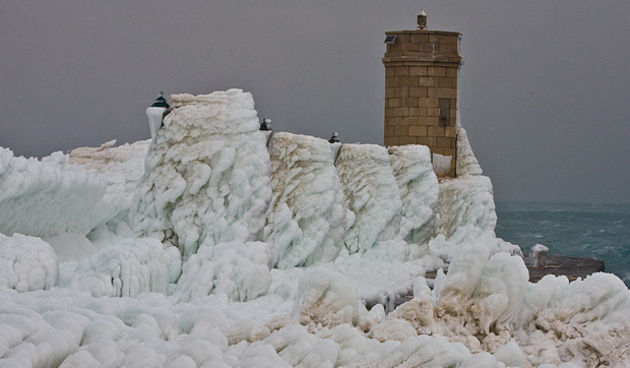 Senj u zagrljaju ledenog pokrivača, foto: Leo Banić