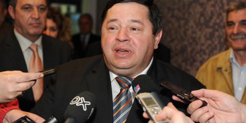 Biograd, 260310.
U Biogradu se odrzava 12. Medjunarodna manifestacija maslinara, uljara i sirara “Nocnjak 2010 “. Manifestaciju je posjetio i ministar Petar Cobankovic.
Na slici Petar Cobankovic daje izjavu za medije.
Foto: Andrija Lucic / Cropix Biograd, 260310.
U Biogradu se odrzava 12. Medjunarodna manifestacija maslinara, uljara i sirara “Nocnjak 2010 “. Manifestaciju je posjetio i ministar Petar Cobankovic.
Na slici Petar Cobankovic daje izjavu za medije.
Foto: Andrija Lucic / Cropix