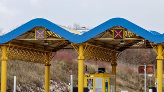 Posedarje: Olujna bura stvara probleme u prometu