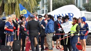 Karnevalska povorka krenula je s Branimirove obale prema Poluotoku. Photo: Dino Stanin/PIXSELL