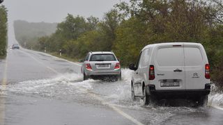 Zbog zarobljenog kamiona ne prometuje se cestom Poljica- Mazija
