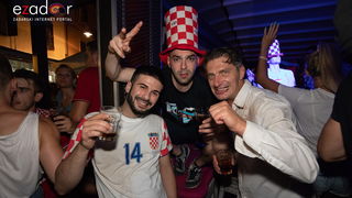 Čudesna noć: Velika fešta ulicama Zadra nakon plasmana Vatrenih u finale SP Čudesna noć: Velika fešta ulicama Zadra nakon plasmana Vatrenih u finale SP