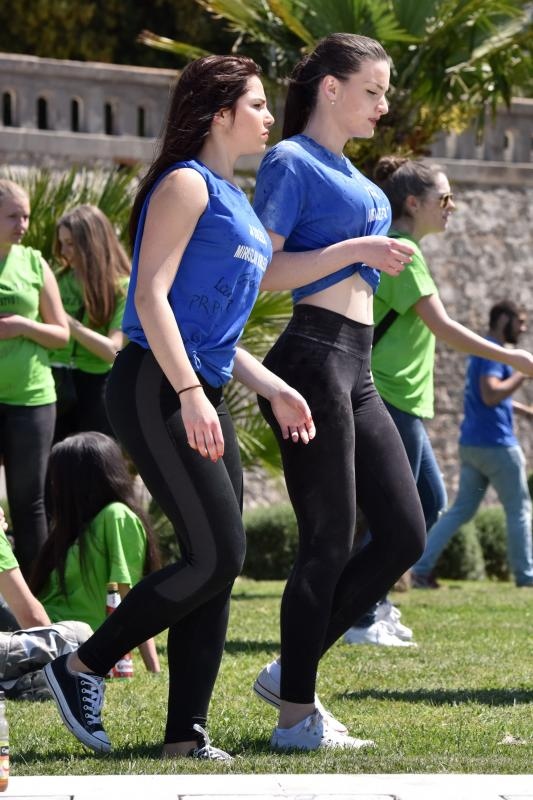 Ludijada zadarskih maturanata uz pjesmu i kupanje na Morskim orguljama. Foto: Dino Stanin/PIXSELL Ludijada zadarskih maturanata uz pjesmu i kupanje na Morskim orguljama. Foto: Dino Stanin/PIXSELL