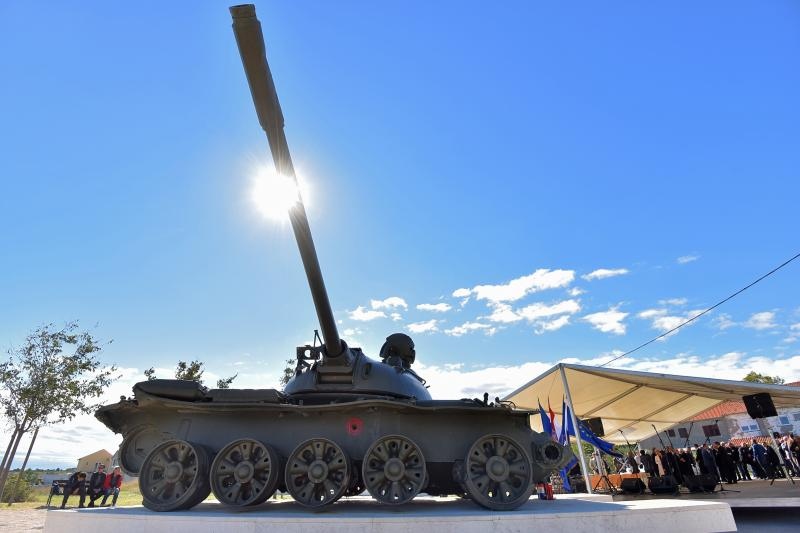 Zadar danas obiljezava 25. obljetnicu obrane Grada. 6. listopada 1991. otporom hrvatskih branitelja sprijecen je prodor srpskih snaga u grad. Kod spomen obiljezja na Dracevcu odrzan je svecani skup. Photo: Dino Stanin/PIXSELL