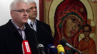 Krupa, 251110.
Boris Tadic i Ivo Josipovic posjetili su manastir Krupa.
Na slici: Ivo Josipovic i Boris Tadic.
Foto: Vladimir Ivanov / CROPIX Krupa, 251110.
Boris Tadic i Ivo Josipovic posjetili su manastir Krupa.
Na slici: Ivo Josipovic i Boris Tadic.
Foto: Vladimir Ivanov / CROPIX