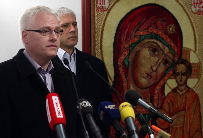 Krupa, 251110.
Boris Tadic i Ivo Josipovic posjetili su manastir Krupa.
Na slici: Ivo Josipovic i Boris Tadic.
Foto: Vladimir Ivanov / CROPIX Krupa, 251110.
Boris Tadic i Ivo Josipovic posjetili su manastir Krupa.
Na slici: Ivo Josipovic i Boris Tadic.
Foto: Vladimir Ivanov / CROPIX