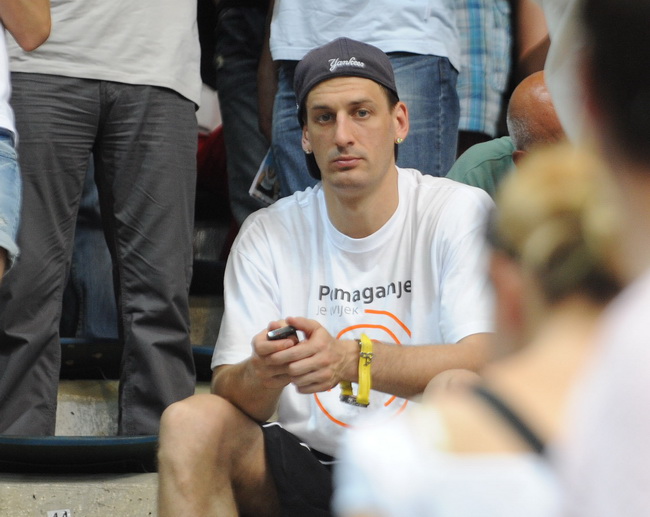 Zagreb, 100610.
Savska cesta 30, kosarkaski centar Drazen Petrovic, seniori, susret KK Cibona i KK Zadar, 5. odlucujuca utakmica za naslov prvaka Hrvatske.
Na slici: Gordan Giricek.
Foto: Damir Krajac / CROPIX Zagreb, 100610.
Savska cesta 30, kosarkaski centar Drazen Petrovic, seniori, susret KK Cibona i KK Zadar, 5. odlucujuca utakmica za naslov prvaka Hrvatske.
Na slici: Gordan Giricek.
Foto: Damir Krajac / CROPIX