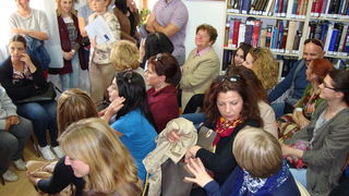 Anita Šupe predstavila knjigu “Istine i laži o hrani” u prepunoj biogradskoj Gradskoj knjižnici. Foto: Gordana Šarić Anita Šupe predstavila knjigu “Istine i laži o hrani” u prepunoj biogradskoj Gradskoj knjižnici. Foto: Gordana Šarić