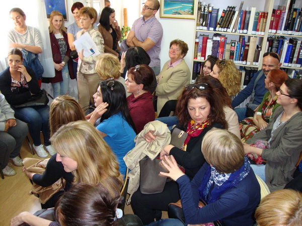 Anita Šupe predstavila knjigu “Istine i laži o hrani” u prepunoj biogradskoj Gradskoj knjižnici. Foto: Gordana Šarić Anita Šupe predstavila knjigu “Istine i laži o hrani” u prepunoj biogradskoj Gradskoj knjižnici. Foto: Gordana Šarić