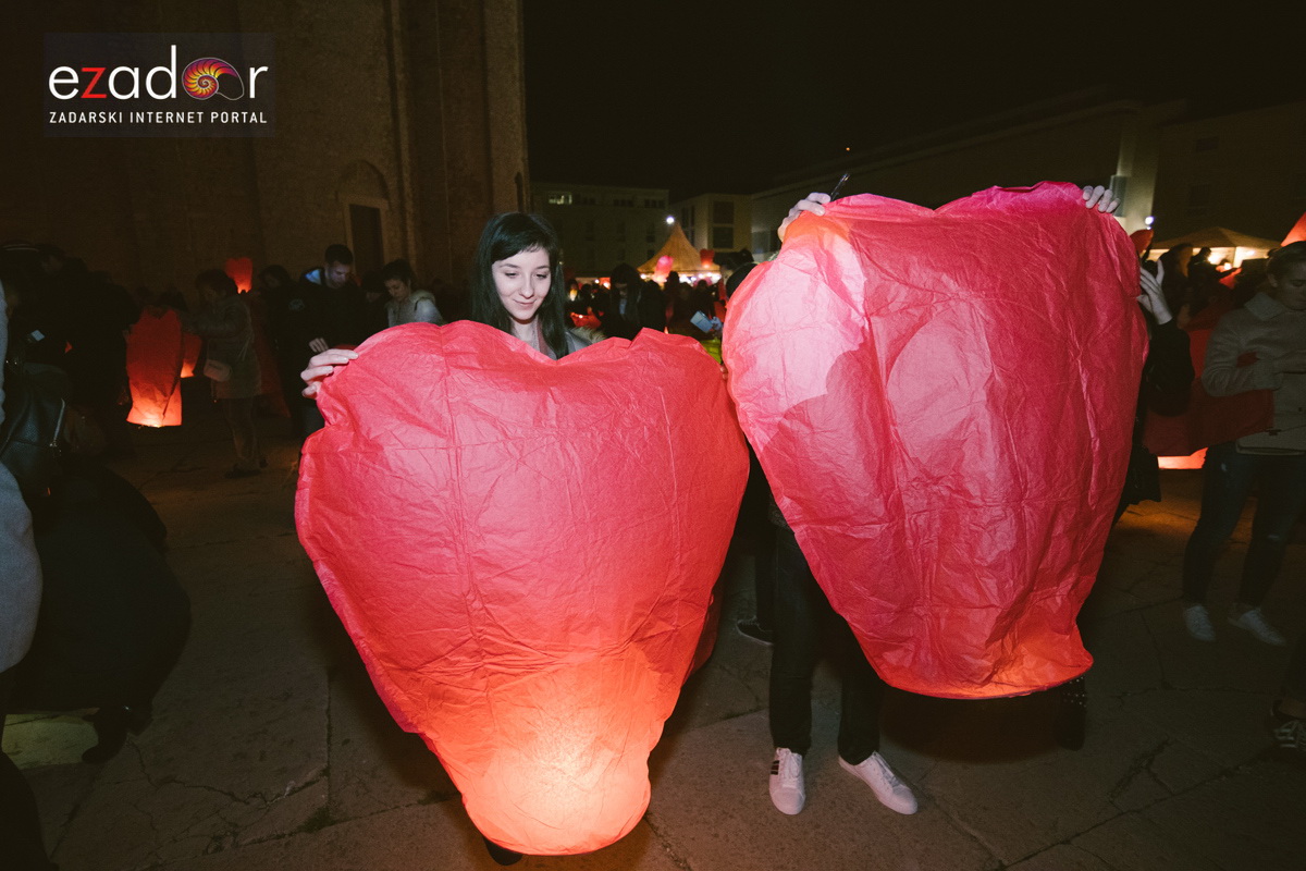 Humanitarni svjetlosni spektakl “Zaželi ljubav 2018.” @ Forum