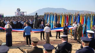 Dan pobjede i domovinske zahvalnosti, Knin: Podizanje zastave Dan pobjede i domovinske zahvalnosti, Knin: Podizanje zastave