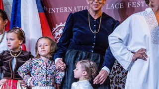 8. Međunarodni festival čipke u Pagu obilježila je modna revija i nastup klape Sol