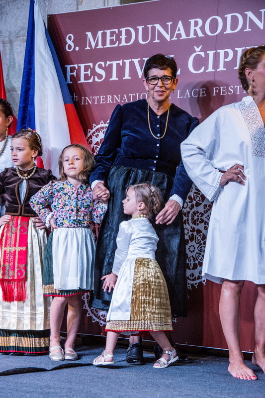 8. Međunarodni festival čipke u Pagu obilježila je modna revija i nastup klape Sol