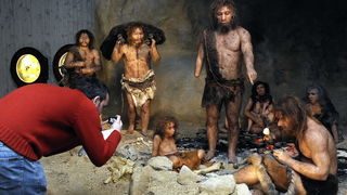 Krapina, 080210.
Novi Muzej krapinskog pracovjeka zavrsen je na svjetski poznatom lokalitetu Husnjakovo u Krapini. Krapinski je pracovjek proslavio hrvatsku znanost diljem svijeta.
Na slici: posjetitelj u razgledavanju.
Foto: Damir Krajac / CROPIX