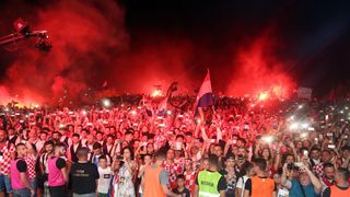 Zadrani na Forumu priredili spektakularan doček za svoje Vatrene Zadrani na Forumu priredili spektakularan doček za svoje Vatrene