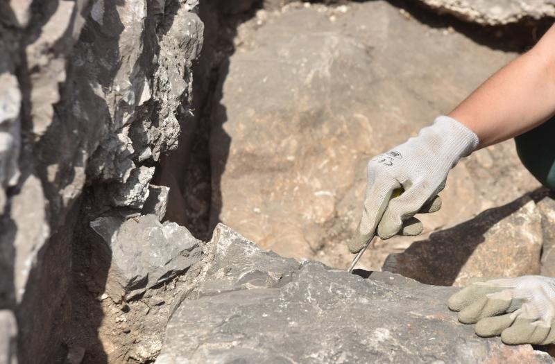 Park prirode Vransko jezero: Predstavljena pronađena utvrda iz 15. stoljeća s naoružanjem na brdu Osridak-Gradina. Foto: Hrvoje Jelavić/PIXSELL Park prirode Vransko jezero: Predstavljena pronađena utvrda iz 15. stoljeća s naoružanjem na brdu Osridak-Gradina. Foto: Hrvoje Jelavić/PIXSELL