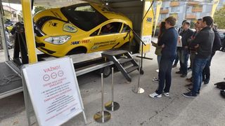 Auto klub Zadar prezentirao simulator prevrtanja i sudara, Foto: Dino Stanin/PIXSELL Auto klub Zadar prezentirao simulator prevrtanja i sudara, Foto: Dino Stanin/PIXSELL