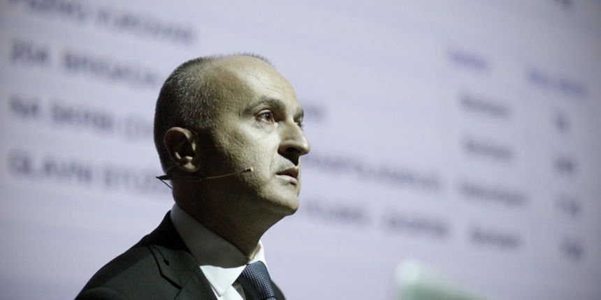 Zagreb, 191212.
Ministar branitelja Predrag Matic predstavio je Registar hrvatskih branitelja iz Domovinskog rata u Muzeju suvremene umjetnosti.
Na fotografiji: ministar Predrag Matic ispred registra branitelja.
Foto: Dragan Matic / CROPIX